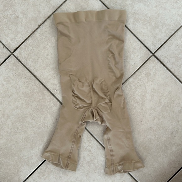 Skims Seamless Sculpt‎ Mid Thigh Short Size M - Picture 4 of 5